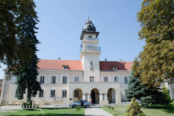 Ratusz w Żółkwi