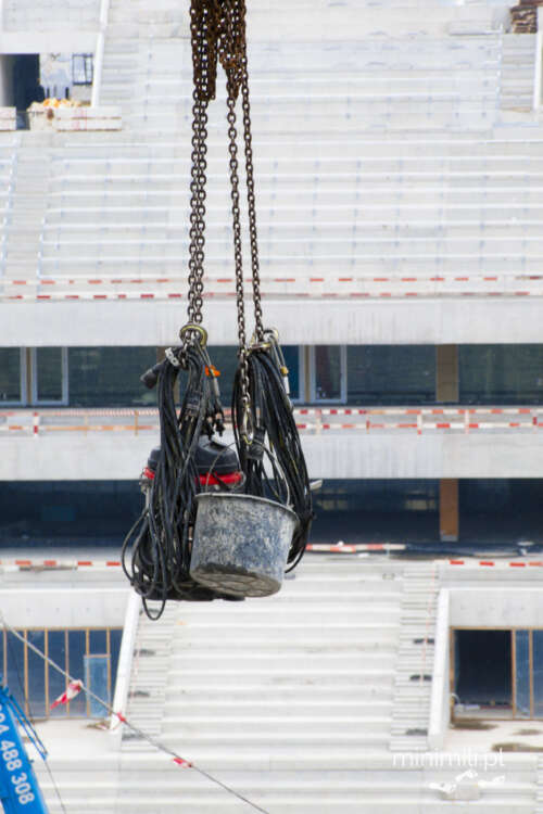 Liny i łańcuchy używane przy montażu konstrukcji Stadionu Narodowego