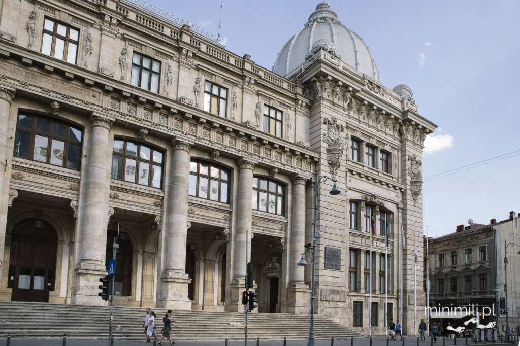 Fasada Muzeum Narodowego Historii Rumunii w Bukareszcie