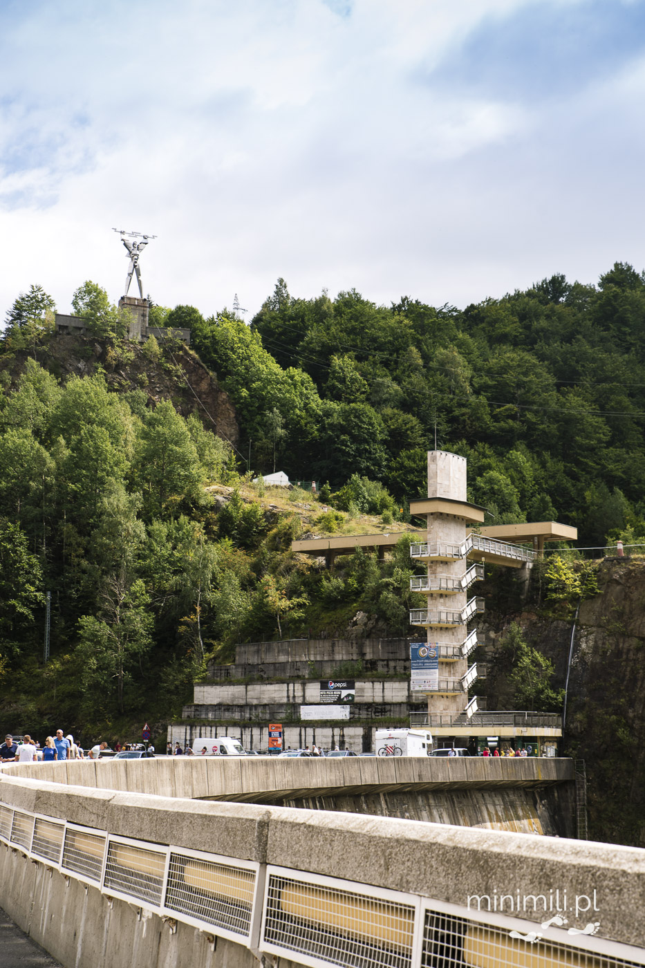 Zapora Vidraru w Rumunii – monumentalna budowla na Trasie Transfogaraskiej