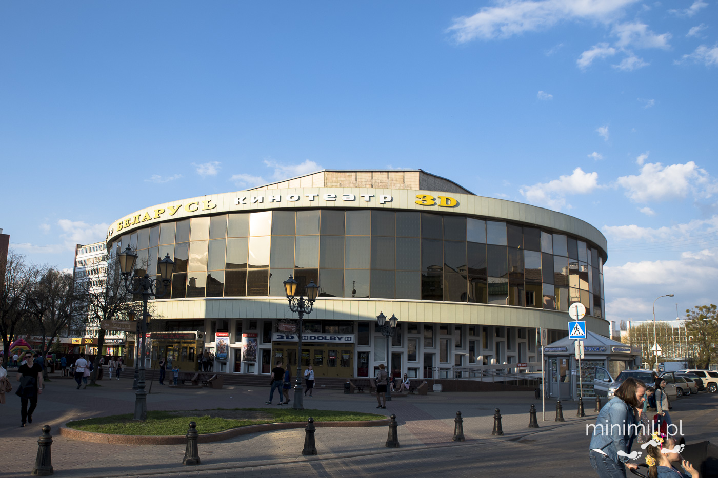 Budynek teatru dramatycznego w Brześciu z kolumnowym wejściem