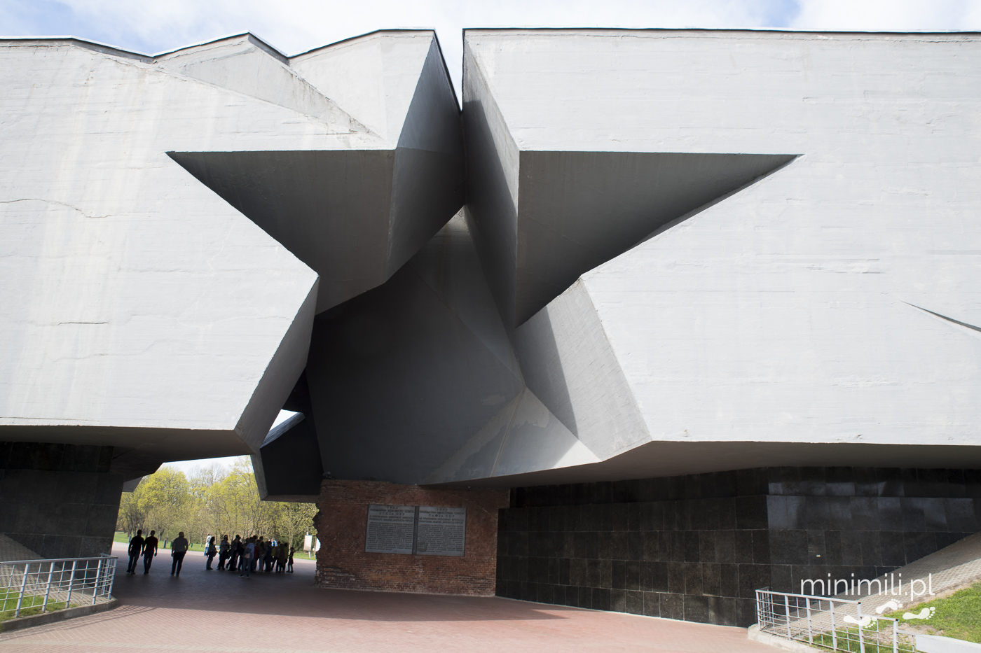 Monumentalne wejście do Twierdzy Brzeskiej w kształcie gwiazdy
