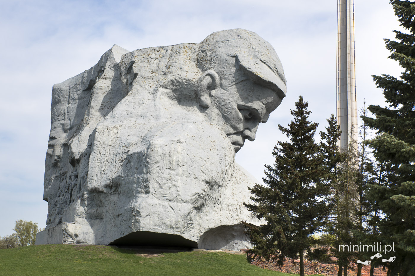 Monument obrońcy Twierdzy Brzeskiej z granitu