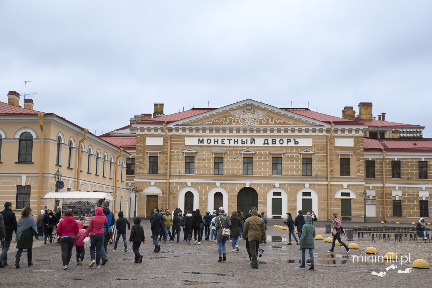Dziedziniec Twierdzy Pietropawłowskiej w Petersburgu
