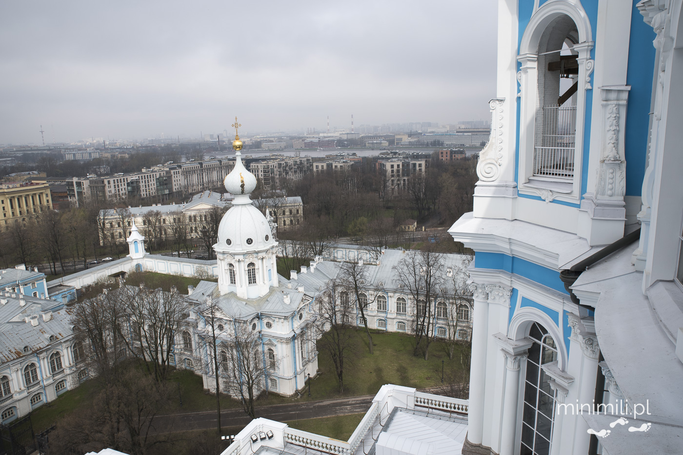Widok na Sobór Smolny i okolicę z wieży