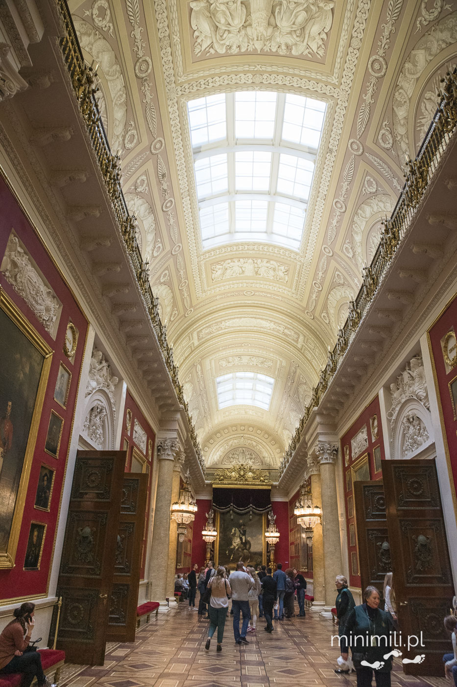 Zdobiona złotem galeria w Ermitażu w Petersburgu