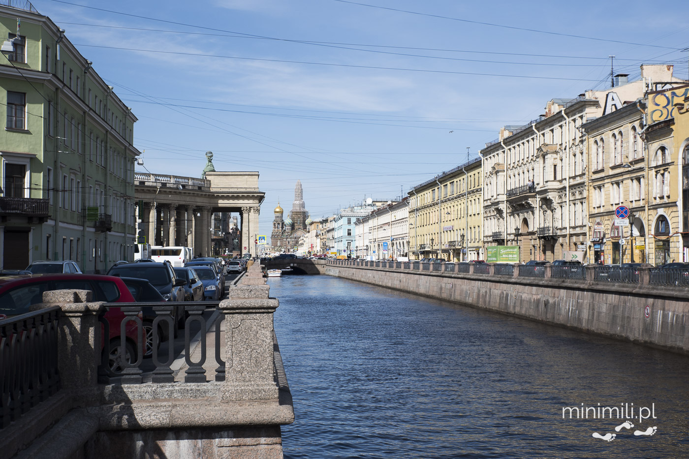 Kanał Gribojedowa i kamienice w centrum Petersburga