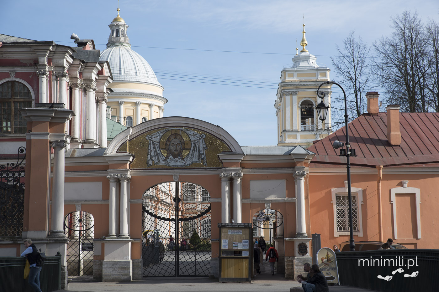 Brama wejściowa do Ławry Aleksandra Newskiego w Petersburgu