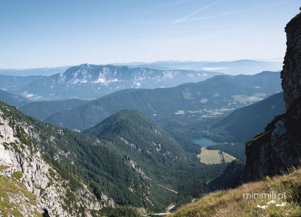 Panorama Alp Julijskich z widokiem na szlaki w okolicach Mangart na granicy Słowenii i Włoch.