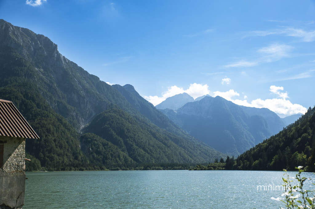 Lago del Predil – górskie jezioro z widokiem na Alpy Julijskie