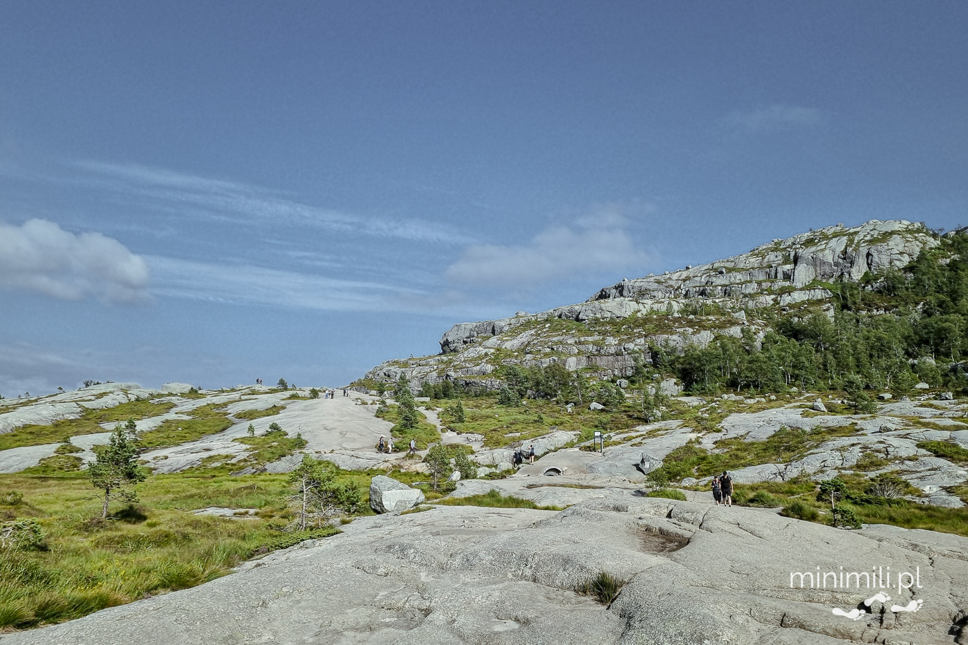 Panorama gór na trasie trekkingowej do Preikestolen w Norwegii