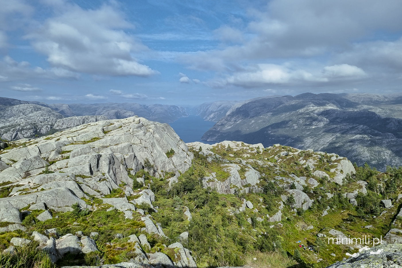 Panorama Lysefjordu widoczna ze szlaku na Preikestolen