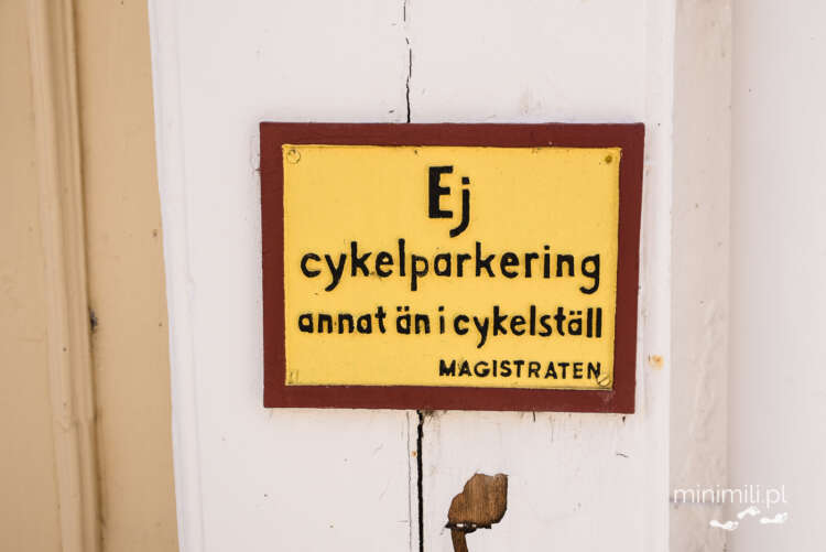Szwedzki znak zakazu parkowania rowerów w Kalmarze