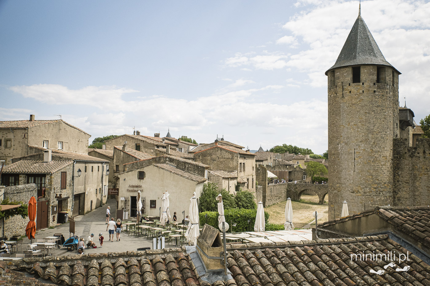 Kamienne domy i plac w centrum Carcassonne