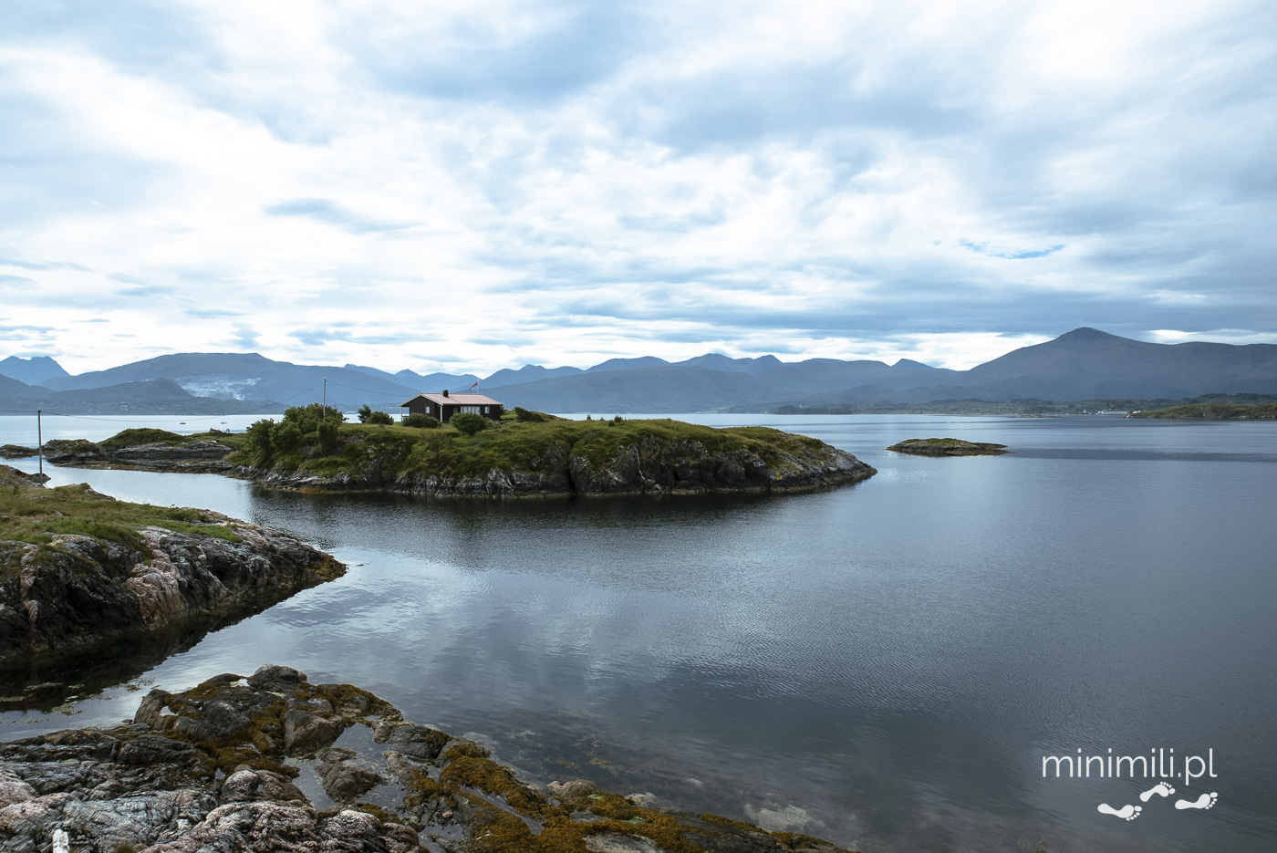 Zatoka i wyspy wzdłuż Trasy Atlantyckiej w Norwegii