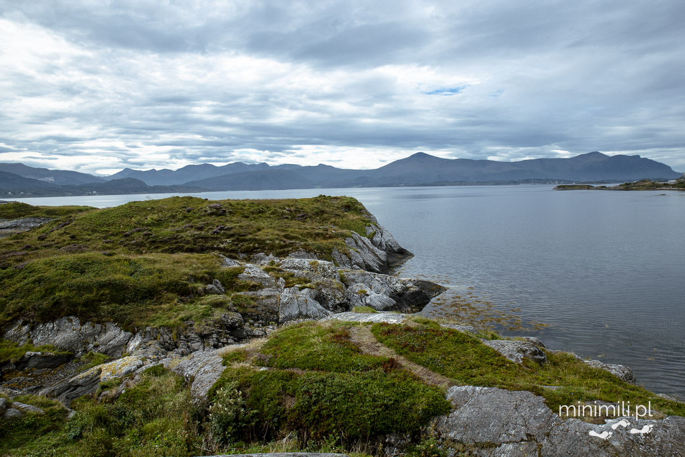 Wyspy i skalisty teren wzdłuż Trasy Atlantyckiej