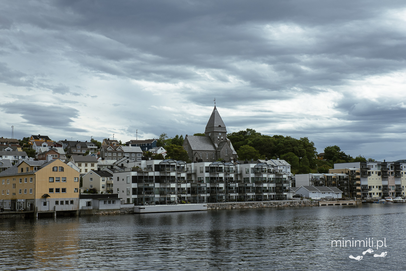 Panorama Kristiansund z widokiem na nabrzeże i zabudowę